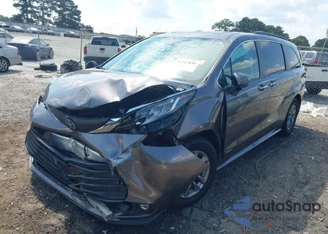 2021 Toyota Sienna Xle from USA, damaged, VIN 5TDYRKEC1MS071251